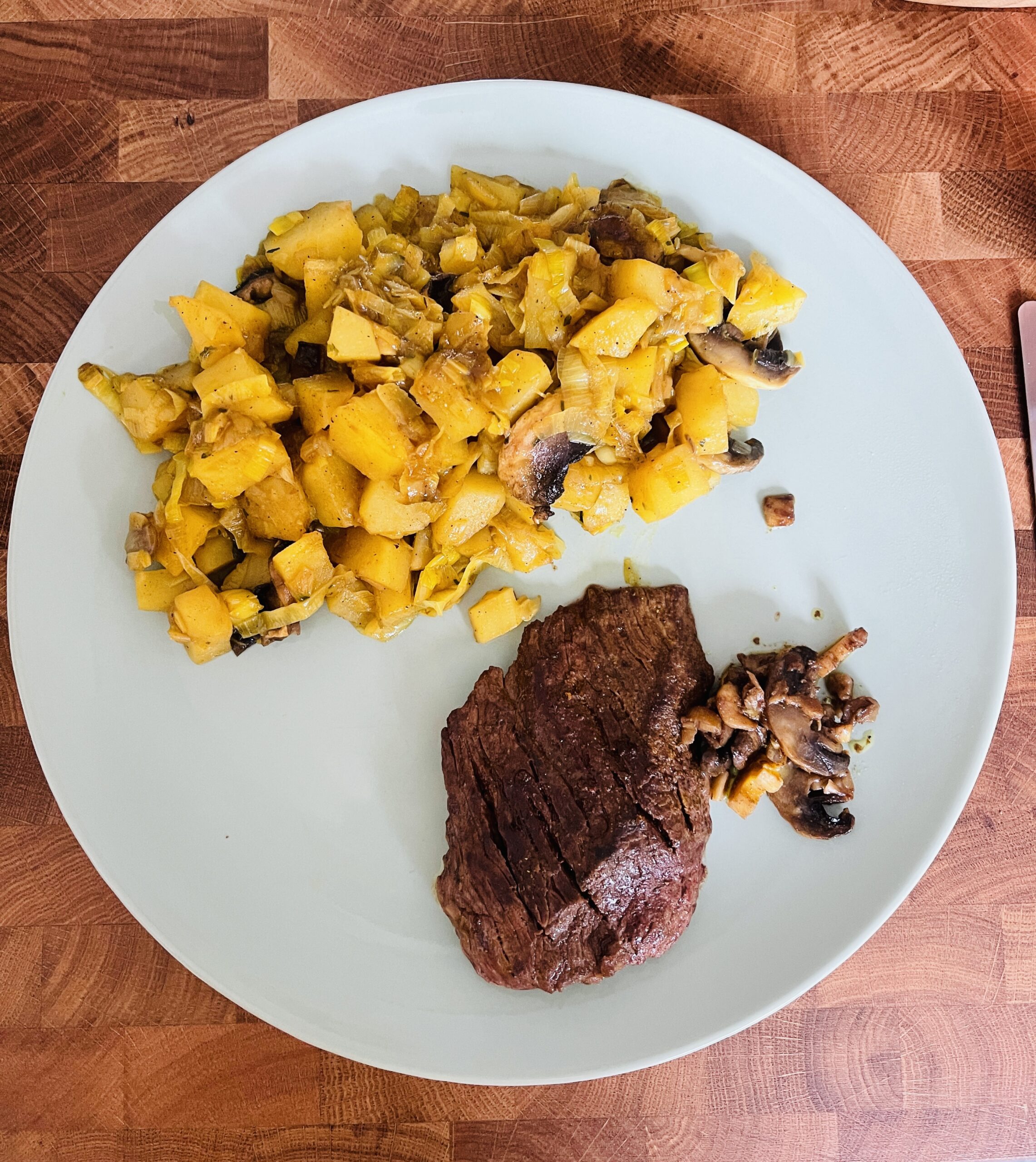 Bavette de boeuf aux poireaux et pomme de terre